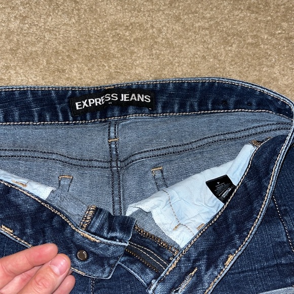 Express Shorts - Picture 3 of 3